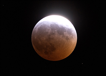 'Orange/Red' Moon during total lunar eclipse, 3 Mar 2007