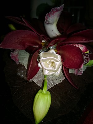 Handmade ribbon rose features